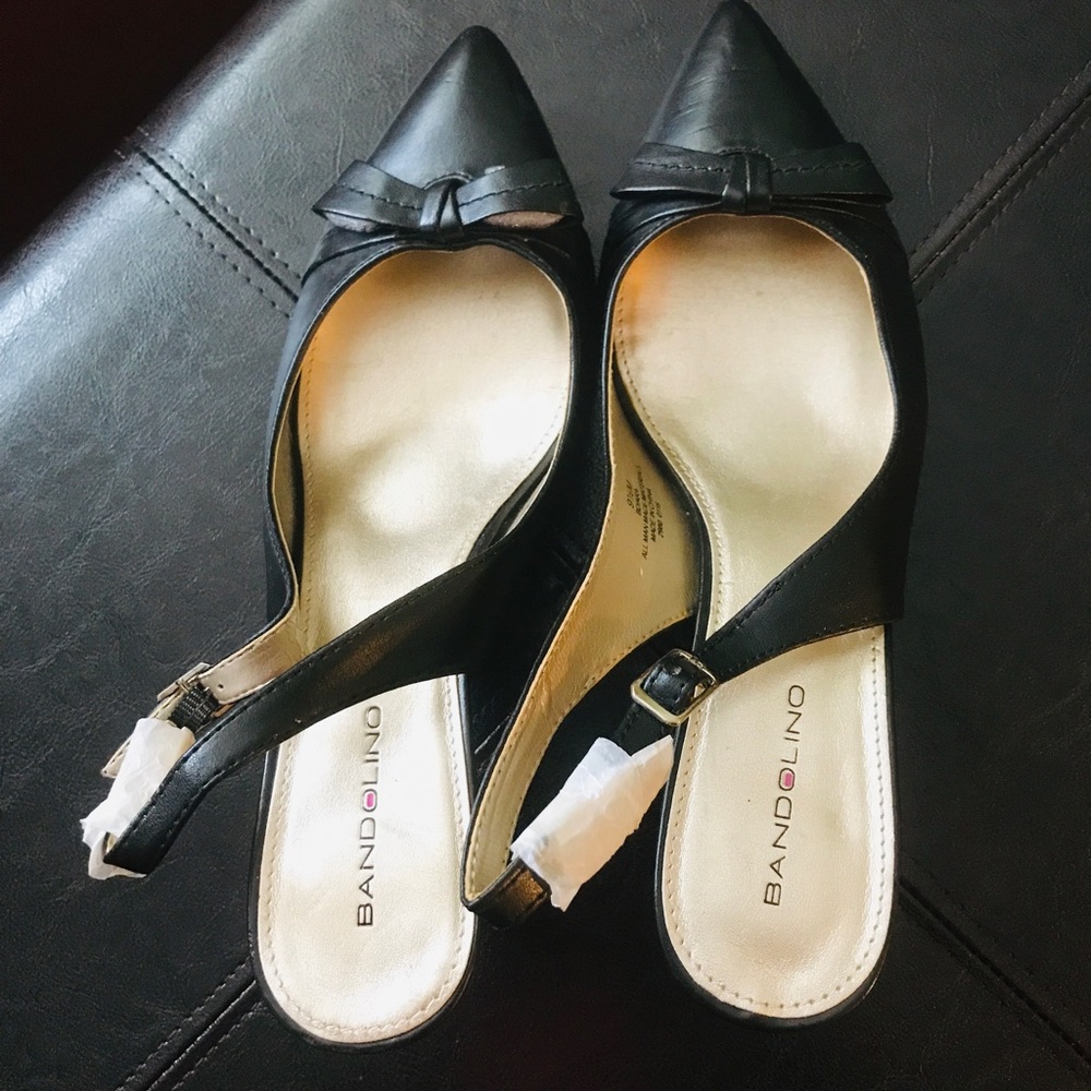 Black pumps